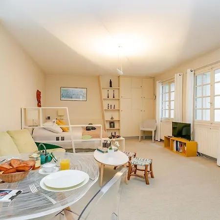 Spacieux, Chic Et Calme, Pres Du Bon Marche Apartment Paris