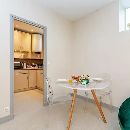 Spacieux, Chic Et Calme, Pres Du Bon Marche Apartment Paris